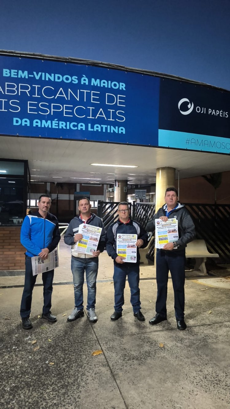Diretores do Sintipel entregam jornal informativo da campanha salarial e mobilizam trabalhadores